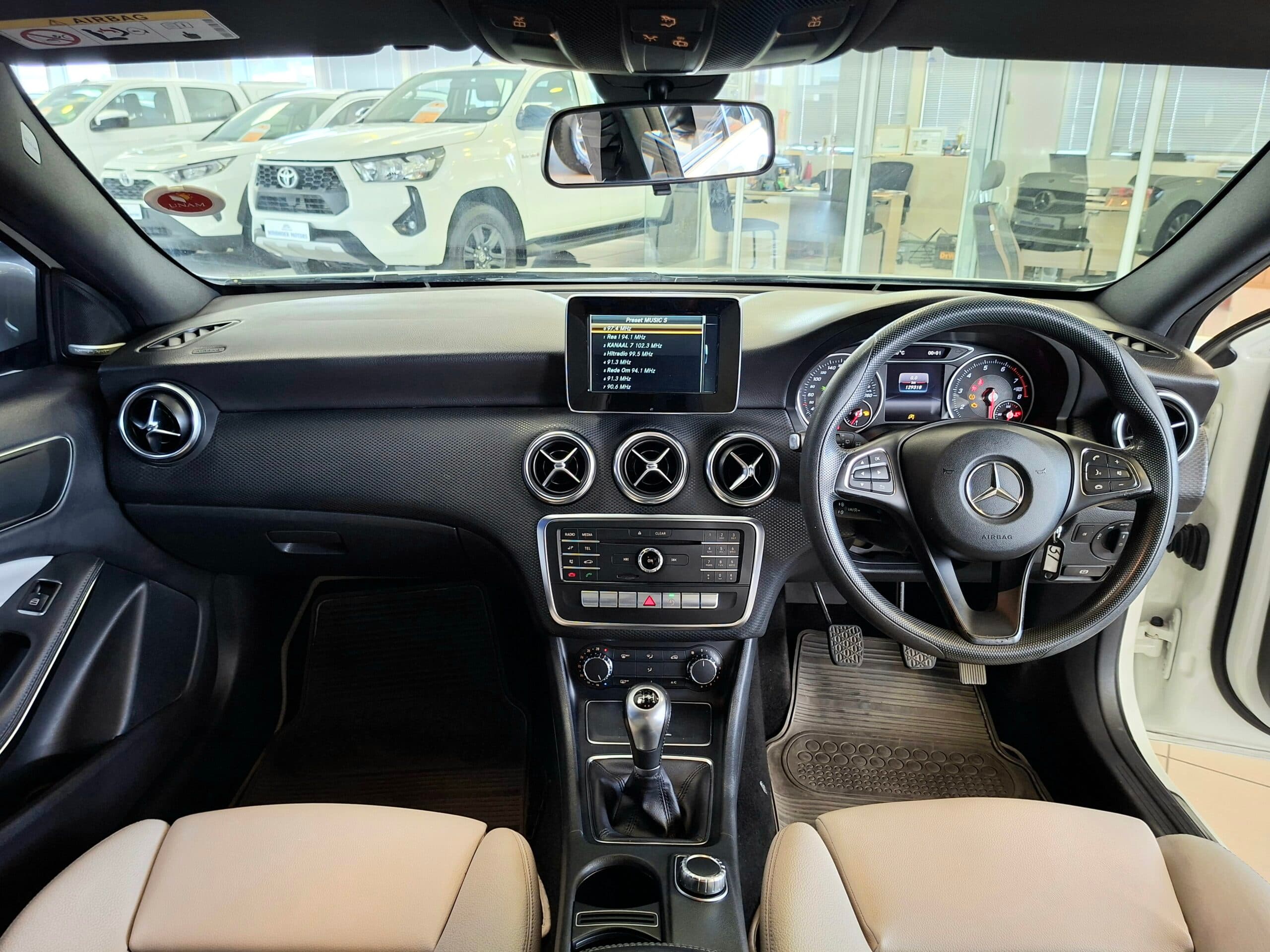 2016 Mercedes-Benz A200 Style Manual